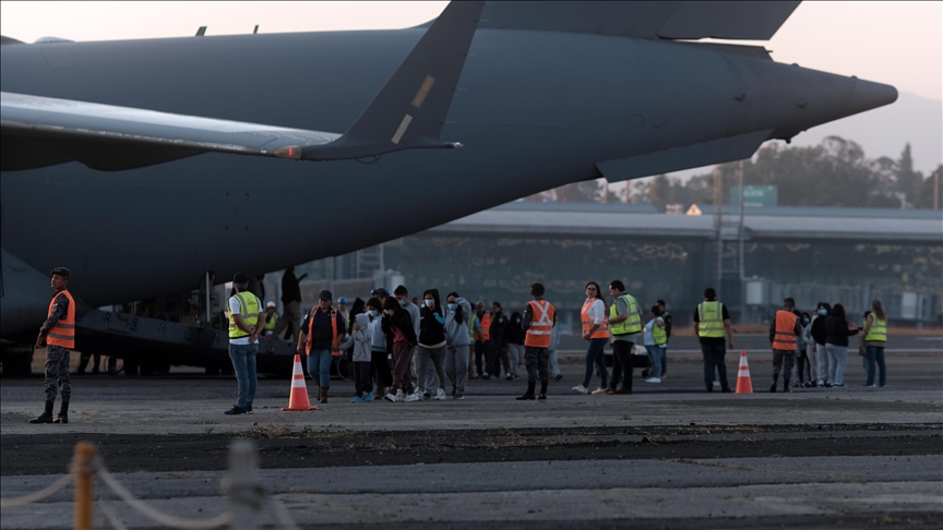 Trump'ın "göçmen karşıtı" politikaları kapsamında 205 Hint düzensiz göçmen sınır dışı edildi
