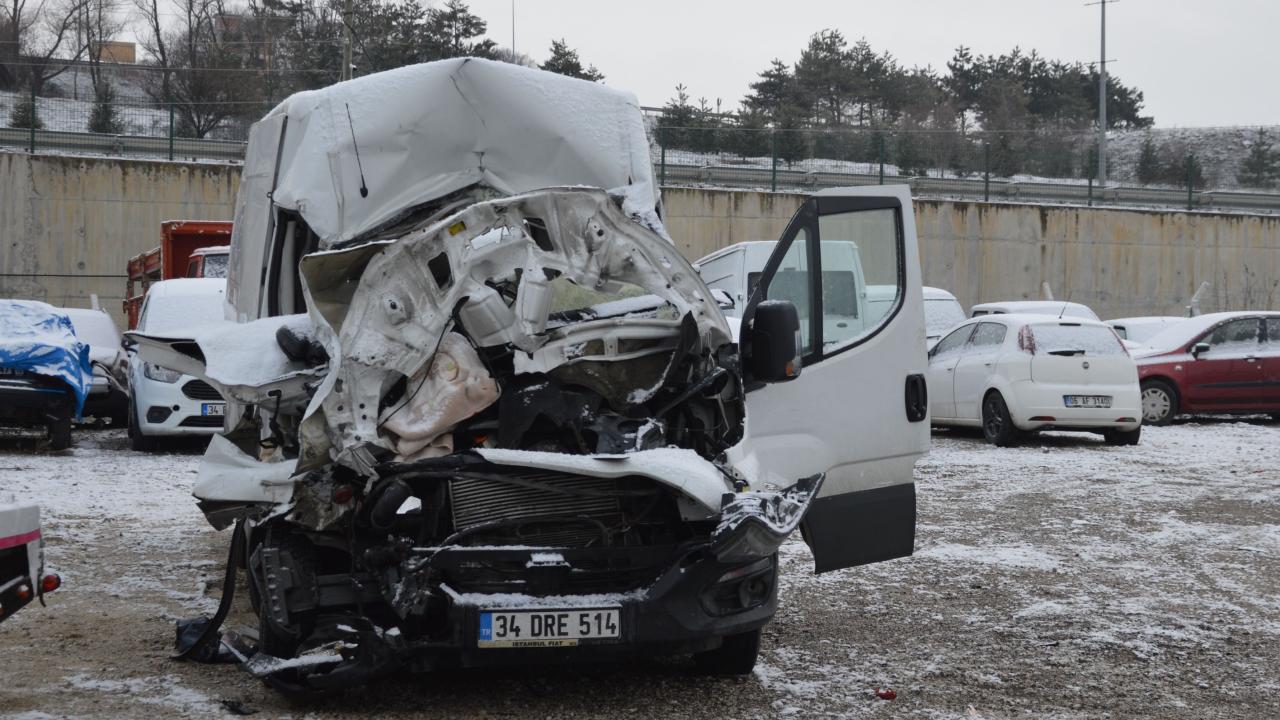 Samsun'da kamyonet tıra çarptı: Anne ve kızı hayatını kaybetti