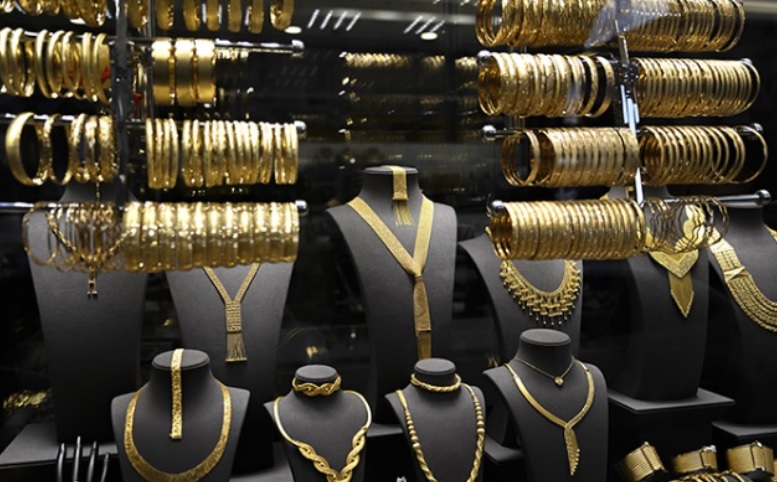 Sevgililer Günü dolayısıyla kuyumcularda satışların bugün zirve yapması bekleniyor