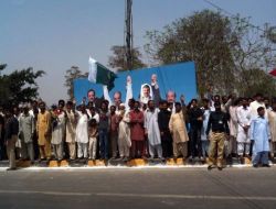 Cumhurbaşkanı Gül'e Lahor'da "Katibimli" Karşılama