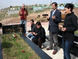 İsmail Güneş'in Kabri Ziyaret Edildi!