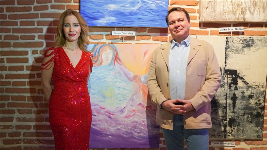 Berna Gencebay'ın eserleri "İstanbul'un Efsaneleri" sergisinde sanatseverlerle buluştu