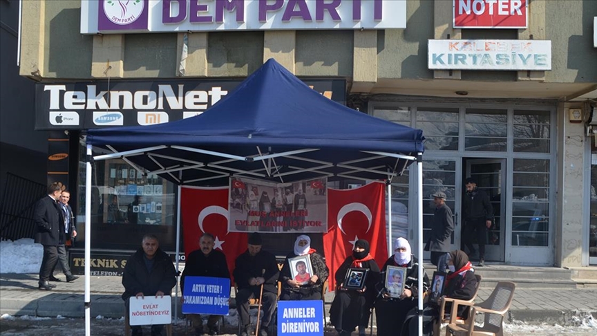Muşlu aileler DEM Parti binası önündeki eylemlerini sürdürdü