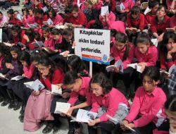 İki Bin Öğrenci 'bir Solukta Bir Kitap' Okudu