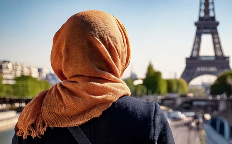 Fransa'da Danıştay avukatlara yönelik başörtüsü yasağını onadı