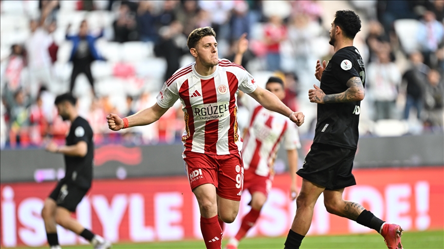 Onvo Antalyaspor sahasında Çaykur Rizespor'u mağlup etti