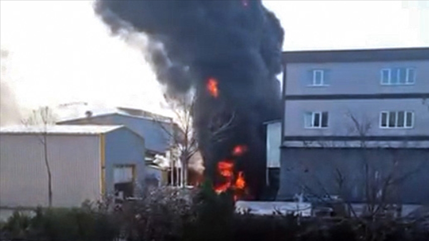 Tuzla'da kimyasal madde üretimi yapan fabrikanın dış bölümünde yangın çıktı!
