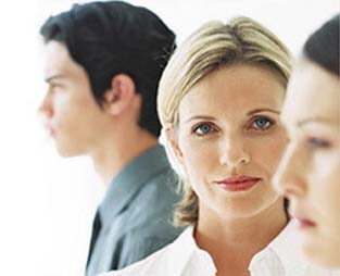 Kadın erkeği geçti!