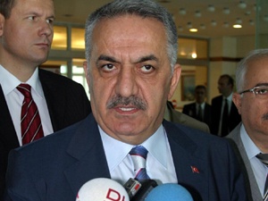 Hayati Yazıcı: 'Herkes alanında yumurtlamalı!'