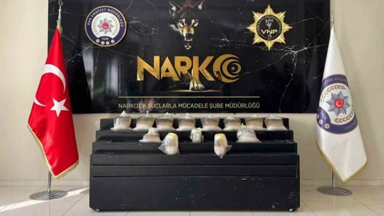 Van'da bir otomobilde 36 kilo 300 gram uyuşturucu ele geçirildi!