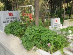 Balıkesir Belediyesi Şehit Polis Mezarlarını Bakımdan Geçirdi