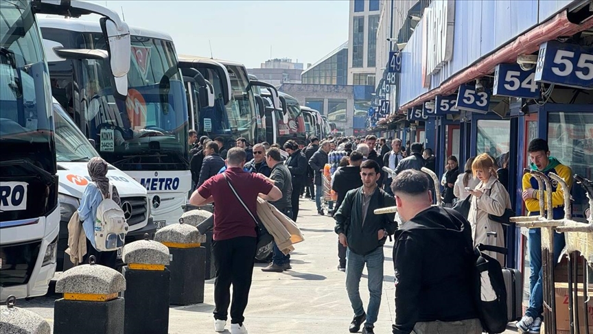 Büyük İstanbul Otogarı'nda bayram yoğunluğu