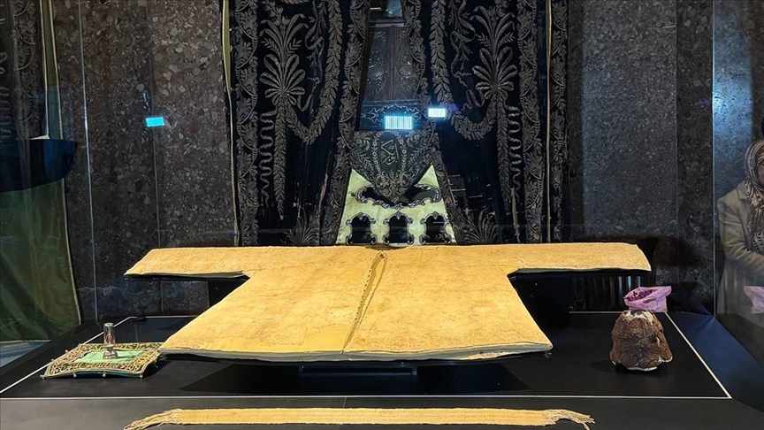 Hırka-i Şerif dualarla ziyarete kapatıldı