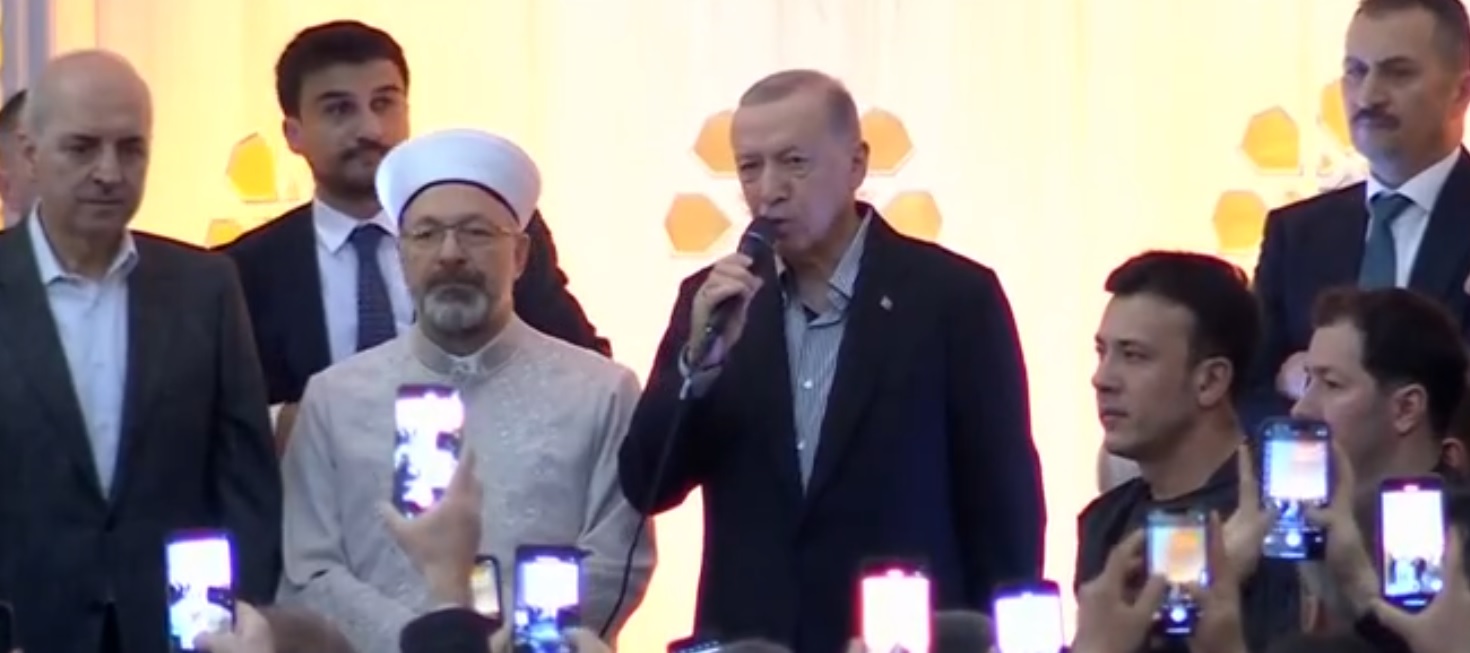 Cumhurbaşkanı Erdoğan, bayram namazını Büyük Çamlıca Camii'nde kıldı
