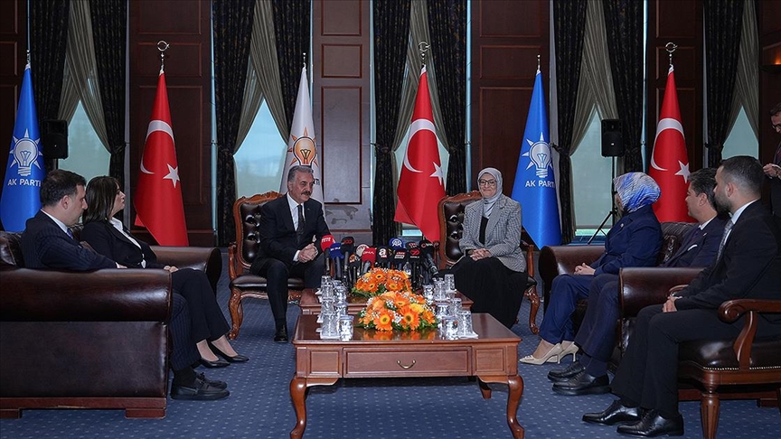 Siyasi partilerde bayramlaşma ziyaretleri sürüyor