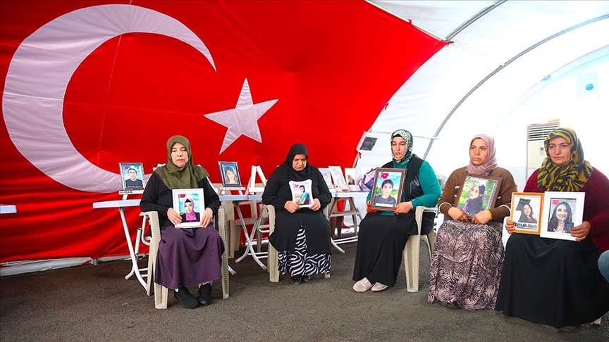 Diyarbakır anneleri Ramazan Bayramı'nda evlatlarına kavuşmak için nöbette