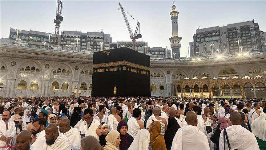 Ramazanda Mekke ve Medine'deki 2 kutsal mescidi 122 milyon Müslüman ziyaret etti