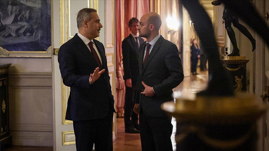 Dışişleri Bakanı Fidan Fransız mevkidaşı Barrot ile Paris'te görüştü