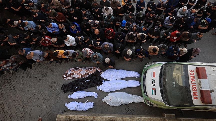 İsrail'in Gazze Şeridi'ne son 24 saatte düzenlediği saldırılarda 100 kişi hayatını kaybetti