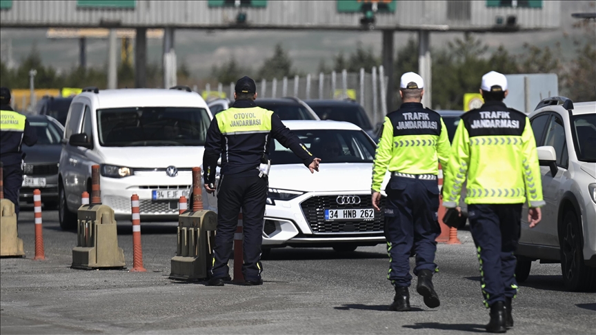 Jandarma Genel Komutanlığı'ndan "yorgun ve uykusuz şekilde trafiğe çıkmayın" uyarısı