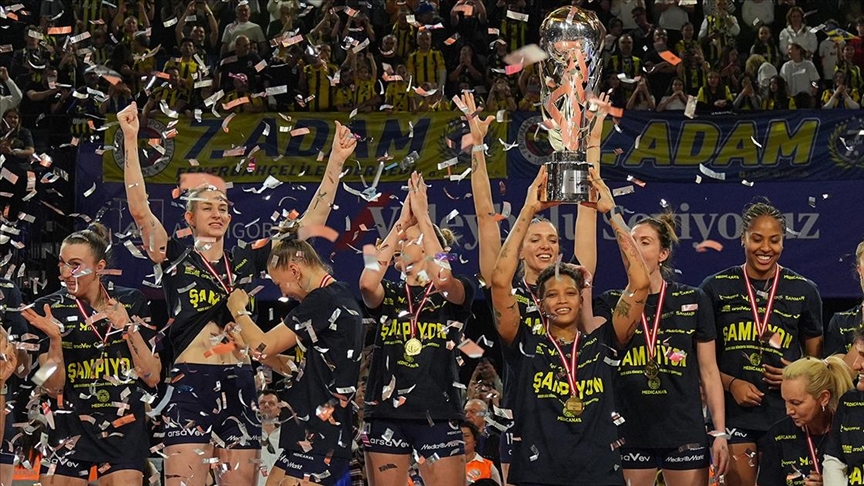 AXA Sigorta Kadınlar Kupa Voley finalinde Fenerbahçe Medicana ŞAMPİYON oldu