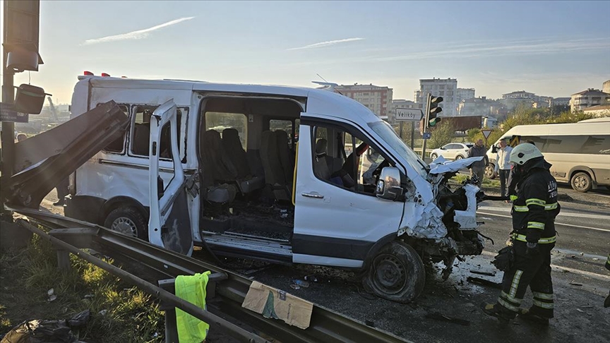 Tekirdağ'da 2 işçi servisinin çarpıştığı kazada 18 kişi yaralandı