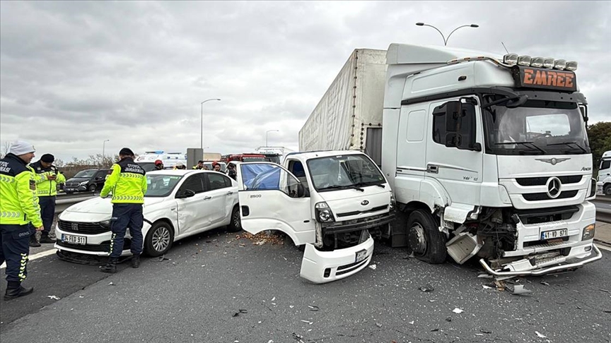 TEM'de zincirleme kaza: Ankara yönü ulaşıma kapandı