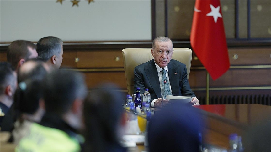 Erdoğan: Emniyet birimlerimiz sokaklarımızda estirilmek istenen eşkıyalığa fırsat vermemiştir