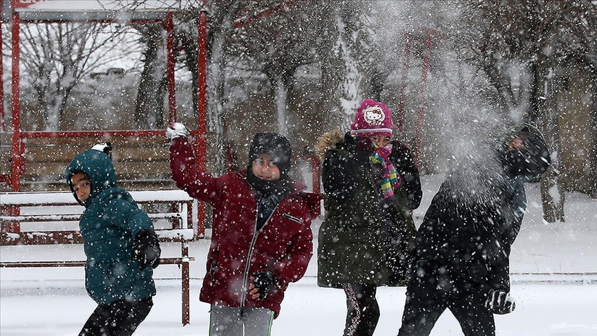 Ankara'da kar ve fırtına beklentisi nedeniyle yarın eğitime ara verildi