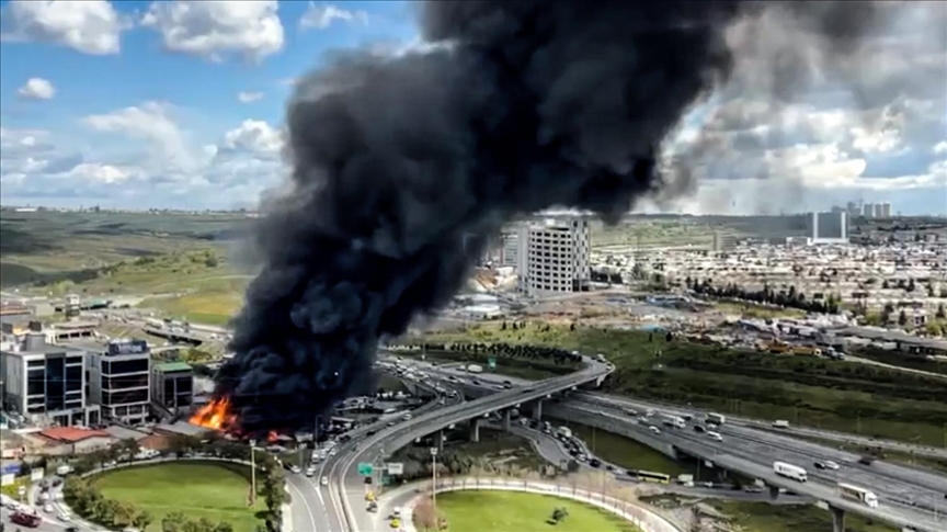 Başakşehir'de bir depoda çıkan yangın söndürüldü