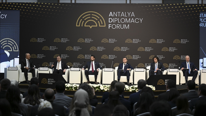 ANTALYA DİPLOMASİ FORUMU'NDA LİDERLER PANELİ DÜZENLENDİ