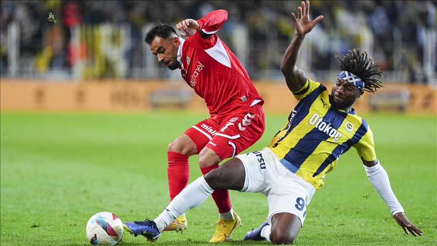 Fenerbahçe Süper Lig'de yarın Sivasspor'a konuk olacak