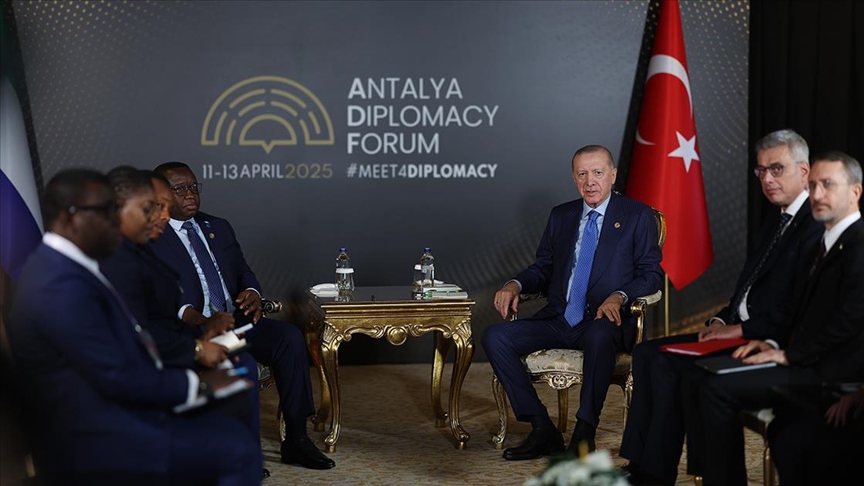 Cumhurbaşkanı Erdoğan, Antalya'da diplomasi trafiğini sürdürüyor