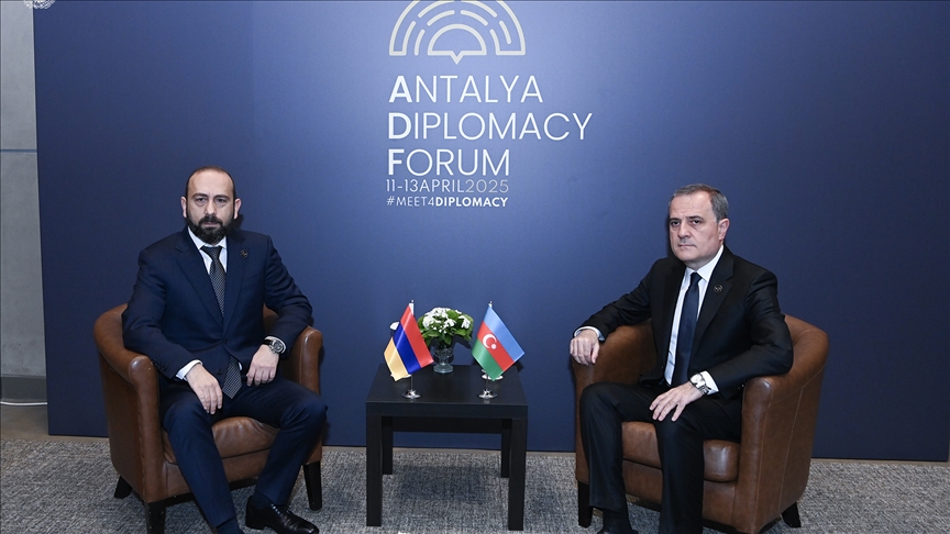 Azerbaycan ve Ermenistan Dışişleri Bakanları Antalya'da görüştü
