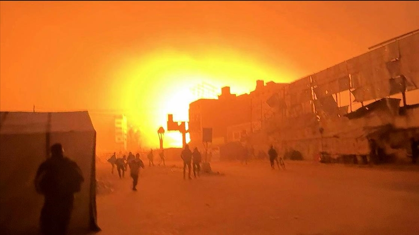 İsrail ordusu, Gazze'deki El-Ehli Baptist Hastanesi'ne hava saldırısı düzenledi