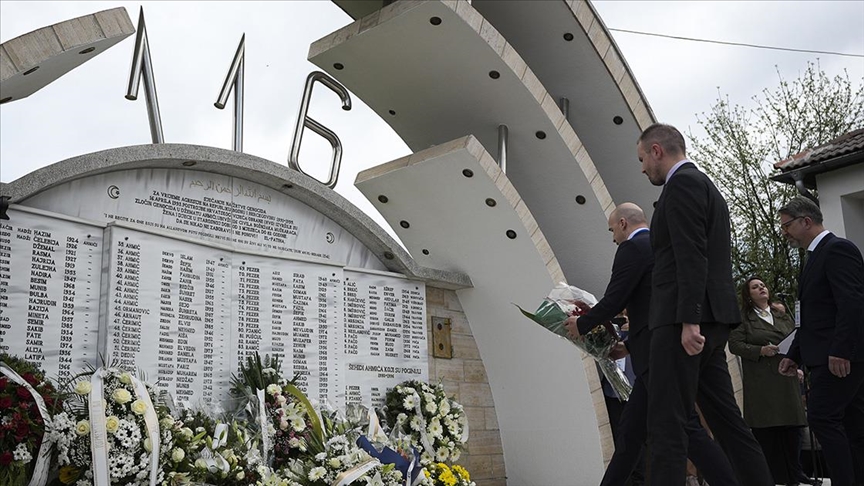 Bosna Hersek'teki Ahmiçi Katliamı'nın 32. yılında hayatını kaybedenler anıldı