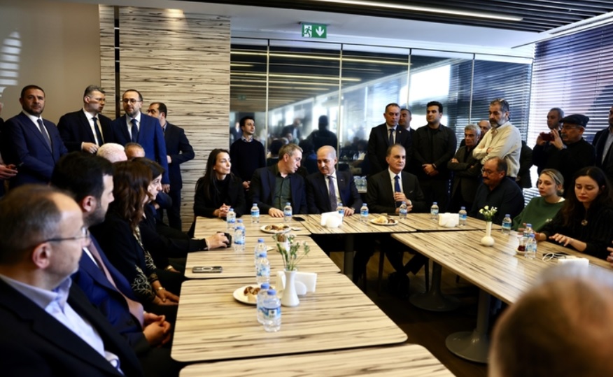 TBMM Başkanı Kurtulmuş'tan Sırrı Süreyya Önder'in tedavi gördüğü hastaneye ziyaret