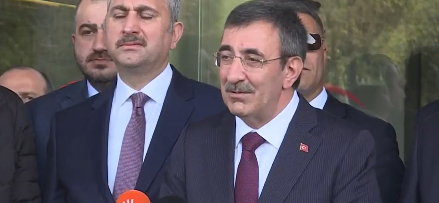 Cumhurbaşkanı Yardımcısı Cevdet Yılmaz: Doktorlardan olumlu haberler alıyoruz