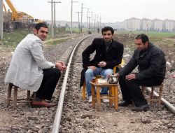 Ray Üstünde Çay Keyfi