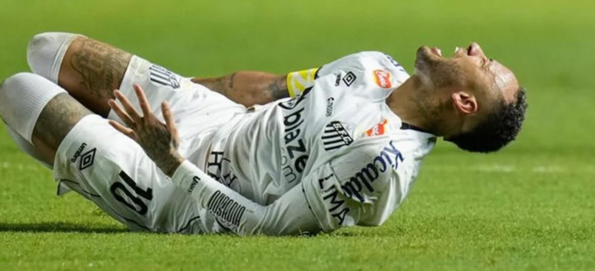 Tekrar sakatlanan Neymar, gözyaşlarıyla sahayı terk etti!