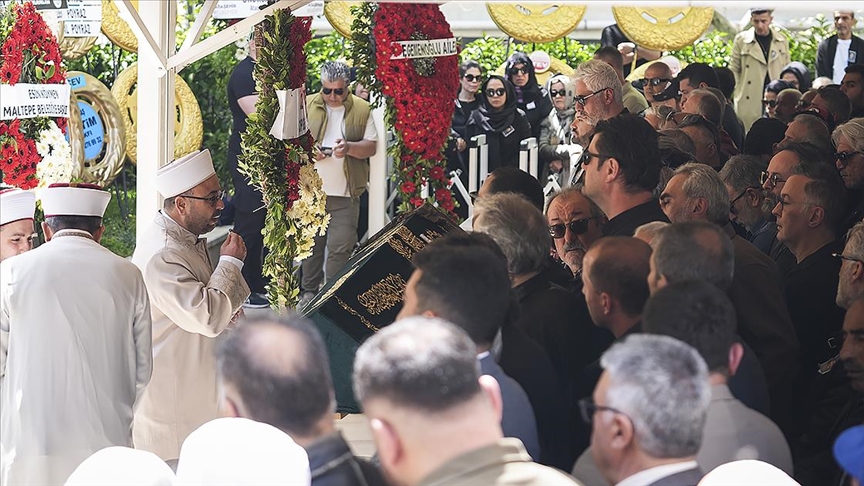 Tarkan'ın annesi Neşe Tevetoğlu son yolculuğuna uğurlandı