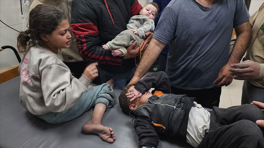 İsrail'in Gazze'ye düzenlediği saldırılarda çoğu çocuk ve kadın 19 Filistinli hayatını kaybetti