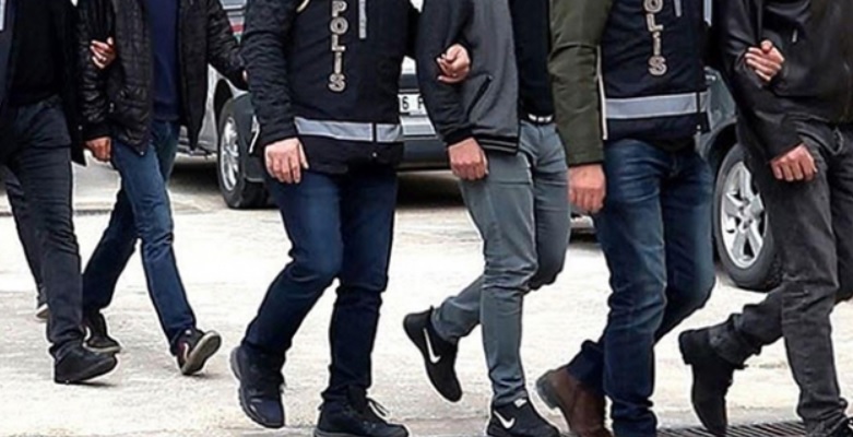 İstanbul merkezli sosyal medyadan dolandırıcılık operasyonunda 24 zanlı yakalandı