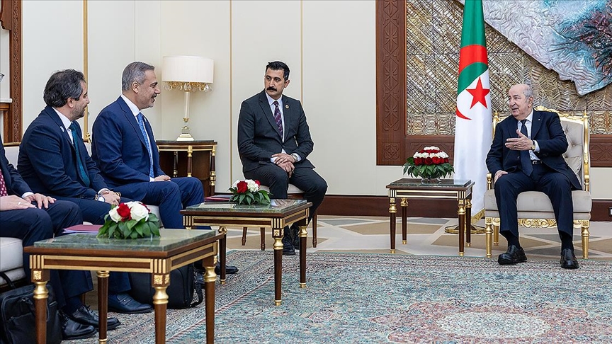 Bakan Fidan, Cezayir Cumhurbaşkanı Tebbun ile görüştü