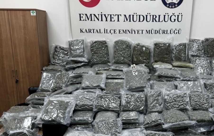 İSTANBUL'DA PETSHOPA UYUŞTURUCU BASKINI