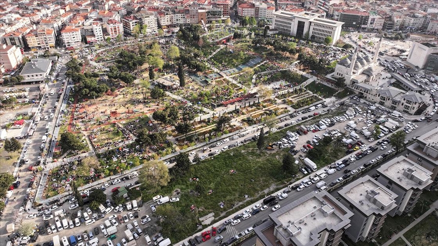 İst'daki millet bahçeleri depremin ardından vatandaşların toplanma alanları oldu
