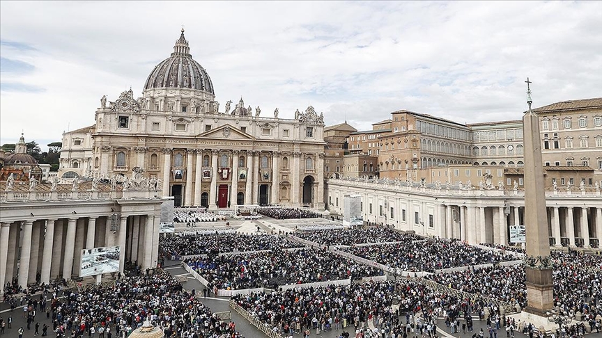 Katolik Kilisesinde gözler, bir sonraki Papa'yı seçecek Kardinaller Meclisine çevrildi