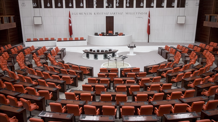 Siyasiler "27 Nisan e-muhtırası"na ilişkin açıklamalarda bulundu