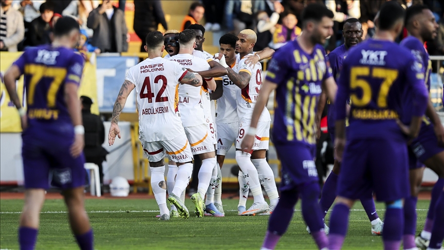 Lider Galatasaray, Eyüpspor'u 5 golle geçti