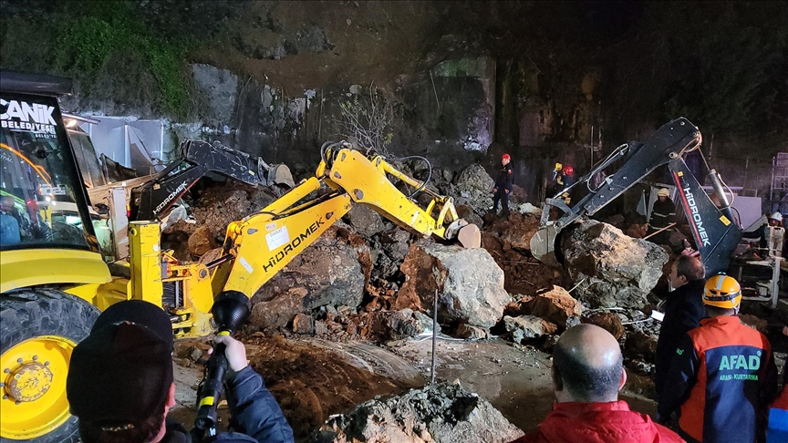 Samsun'da oto yıkamacıdaki heyelanda baba ve 2 kızı hayatını kaybetti!